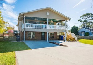 Exterior - Beach Daze Duplex - Unit B! Fenced-in backyard! Pets Welcome! 5 Blocks to beach! (Carolina Beach)