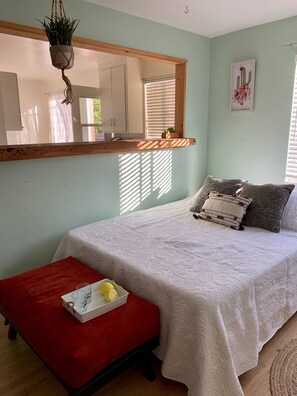 Room - Large bright studio on hillside  (Oakland)