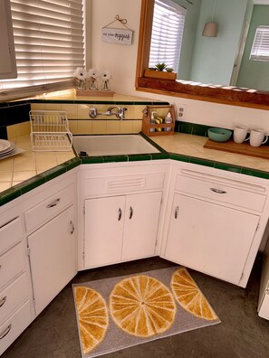 Bathroom - Large bright studio on hillside  (Oakland)