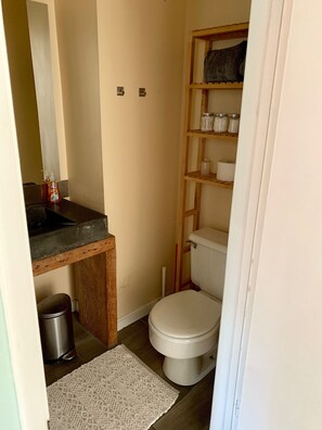 Handtücher, Seife, Toilettenpapier