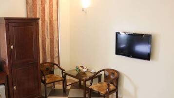 Family Room | 1 bedroom, free WiFi
