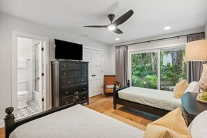 2 soverom, strykejern/-brett, reiseseng for barn og wi-fi