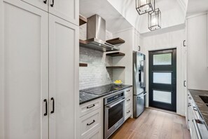 Fridge, microwave, oven, stovetop - Extraordinary, in Omni Resort Villa, Walk to the beach! (Fernandina Beach)