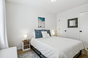 4 habitaciones, tabla de planchar con plancha, wifi y ropa de cama