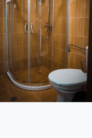 Shower, hair dryer, towels, shampoo - Apartment  - Sleeps 4 & Free Parking (Sunny Beach)