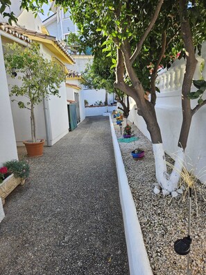 Property grounds - Captivating Private House in Benalmadena (Benalmadena)