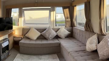 Televisión y chimenea