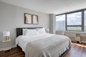 2 bedrooms, iron/ironing board, WiFi, bed sheets - Stunning South Loop 2BR w/ Doorman, near Aquarium & Train, by Blueground (Chicago)