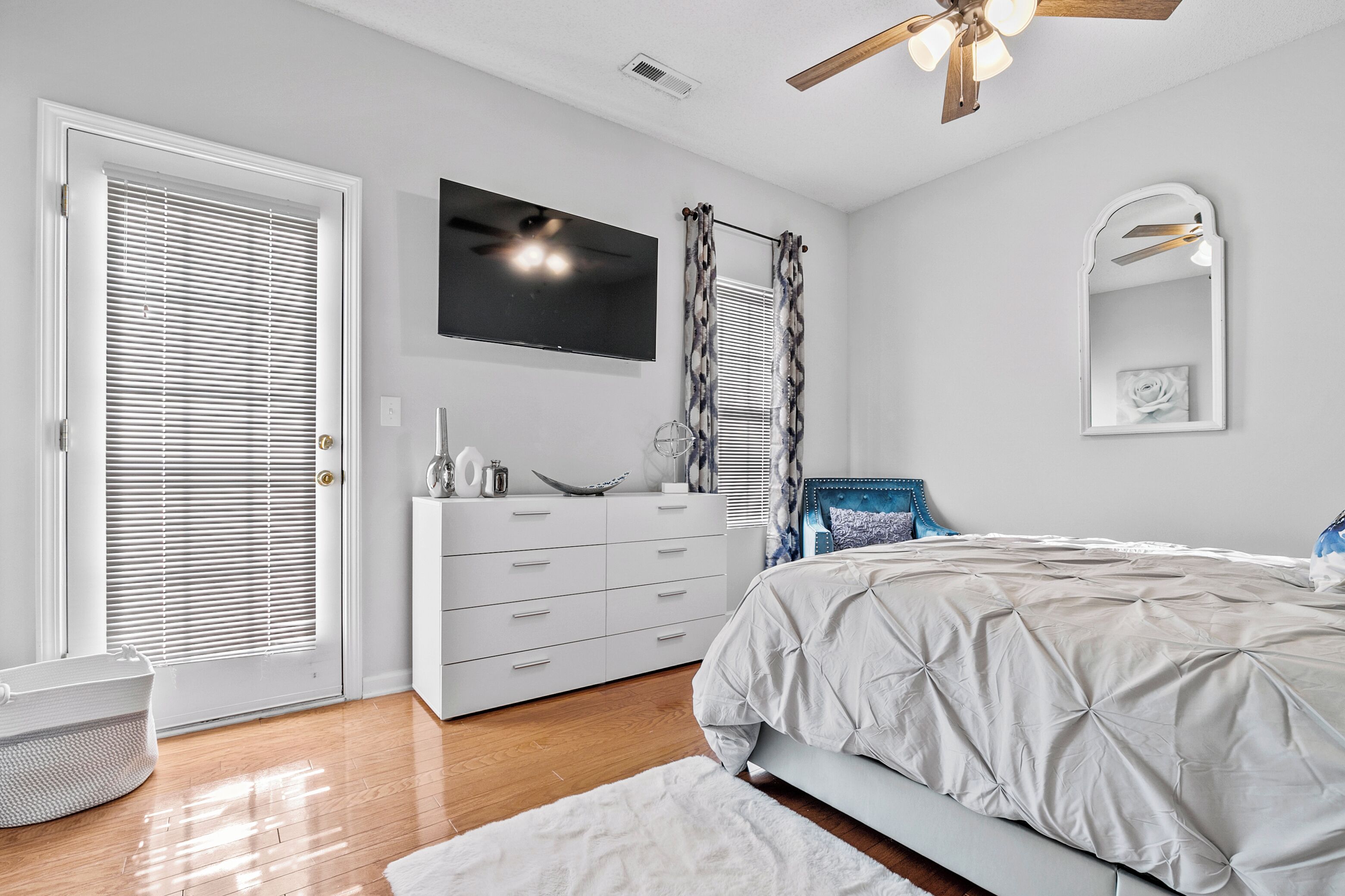 3 chambres, fer et planche à repasser, Wi-Fi, draps fournis