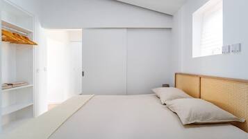 2 slaapkamers, een strijkplank/strijkijzer, wifi, beddengoed