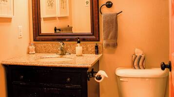 Deluxe Cottage, Courtyard View | Bathroom