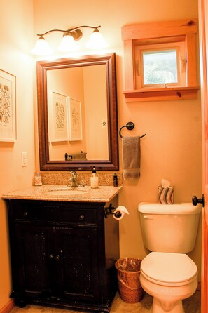 Deluxe Cottage, Courtyard View | Bathroom | Free toiletries, hair dryer, towels, soap - Pebble Cove Farm (Eastsound)