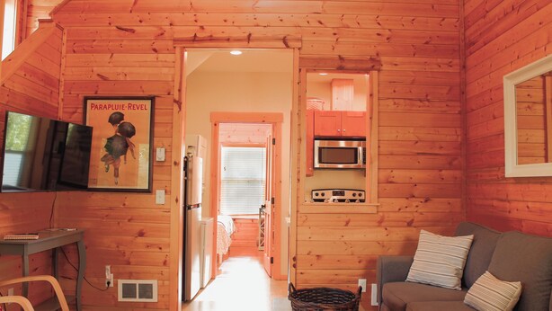 Deluxe Cottage, Courtyard View | Living area - Pebble Cove Farm (Eastsound)