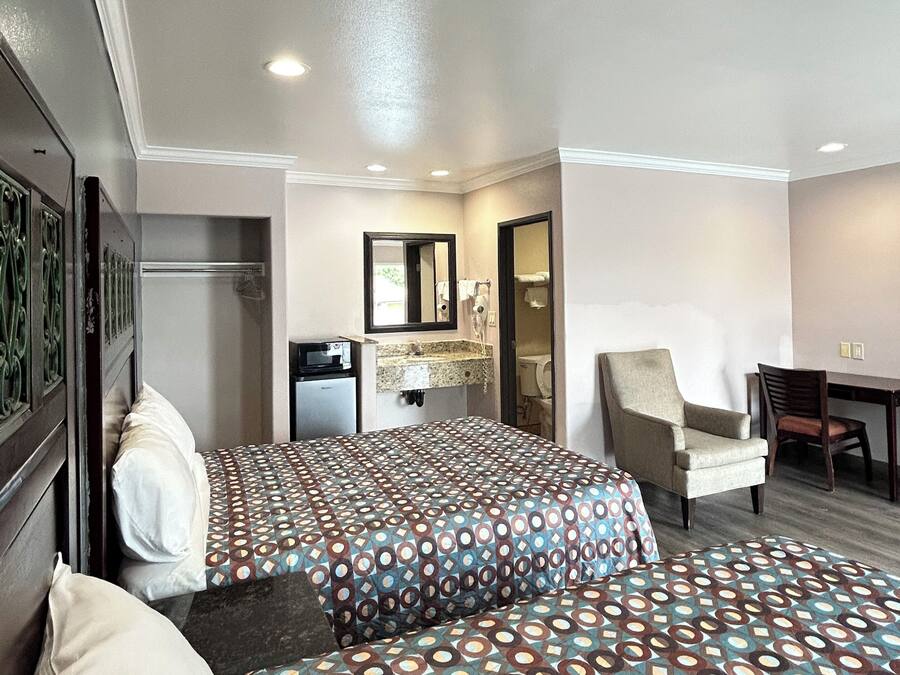 Een bureau, een laptopwerkplek, gratis wifi