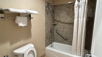 Basic Double Room, Smoking | Bathroom | Bathtub, towels, soap, shampoo