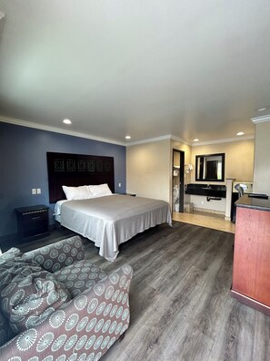 Een bureau, een laptopwerkplek, gratis wifi