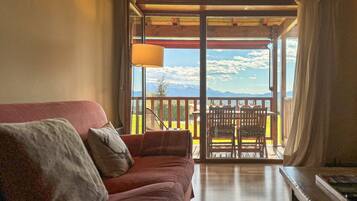 Televisie en een open haard