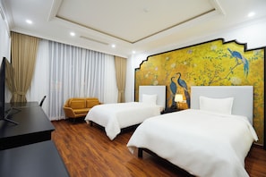 ملاءات من القطن المصري وأغطية فراش متميزة وميني بار وخزنة داخل الغرفة