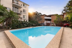 2 bedrooms - A Light Filled Contemporary Design Apartment (Randwick)