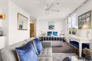 Room - Harbourside 15 in Mcmahons Point (McMahons Point)
