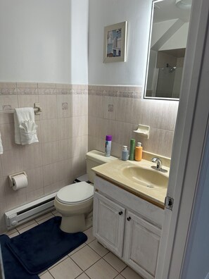 Hair dryer, towels, soap, shampoo - Cozy apartment just 10 mints to Met life stadium ,American  dream 25m toNew york (Jersey City)