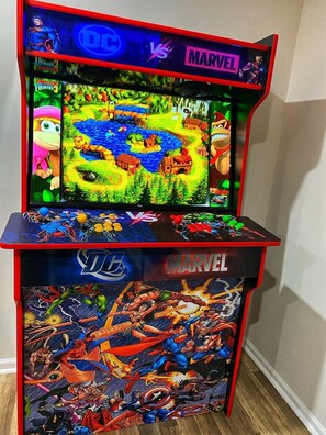 Experience the ultimate gaming experience with a DC and Marvel crossover arcade cabinet featuring a dynamic display of iconic characters.