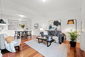 2 bedrooms - Perfect Laneway Terrace Surry Hills (Surry Hills)