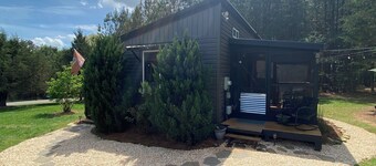 Adventurous tiny house! Located on 1 acre surrounded by evergreen forest