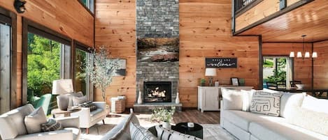 Smart TV, fireplace