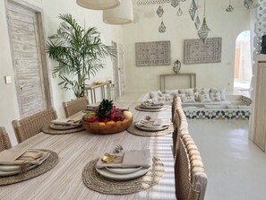 Design-Villa, Terrasse, Poolblick | Eigene Küche