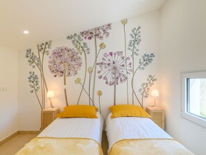 4 habitaciones, escritorio, tabla de planchar con plancha y wifi 