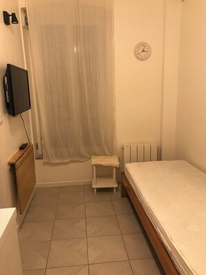 1 Schlafzimmer, Bügeleisen/Bügelbrett, Bettwäsche