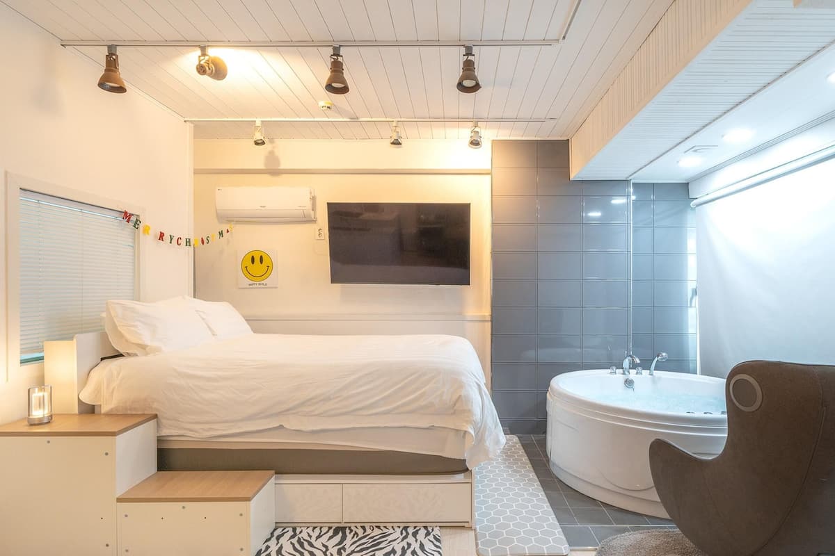 Basic Room, 1 Bedroom (Room102(spa/oceanview/Nocooking)) | 1 bedroom, free WiFi
