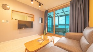 Basic Room, 1 Bedroom (Room101 Sunflower(oceanview)) - Goseong Littlesquare Oceanview Pension (Goseong)