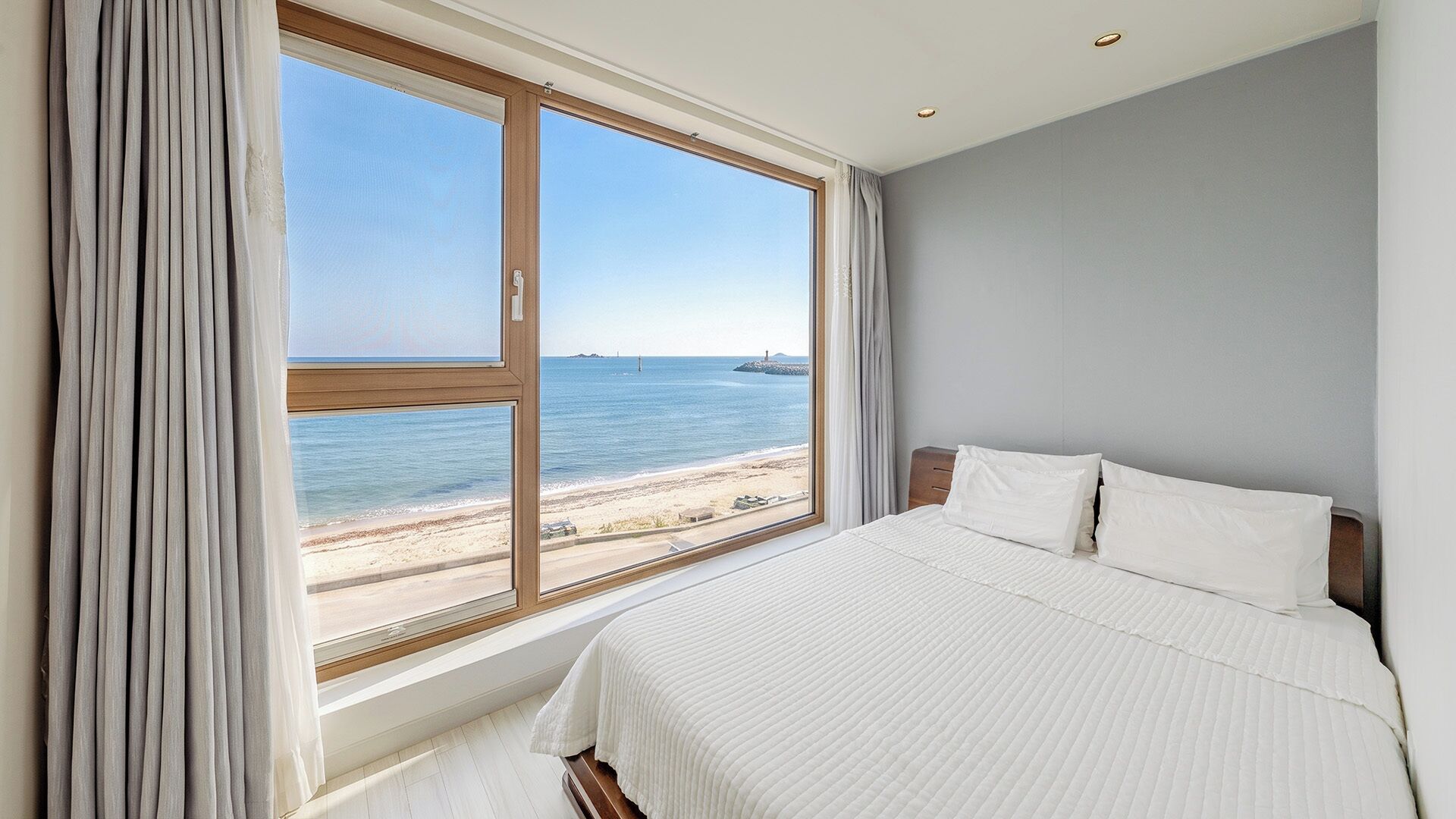 Basic Room, 1 Bedroom (Room302 Cobalt Blue(oceanview/pet)) | 1 bedroom, free WiFi