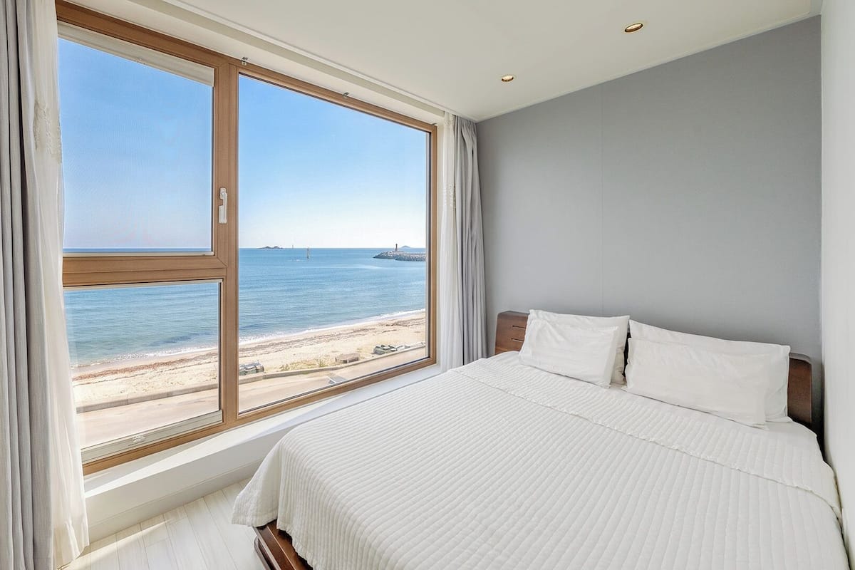 Basic Room, 1 Bedroom (Room302 Cobalt Blue(oceanview/pet)) | 1 bedroom, free WiFi