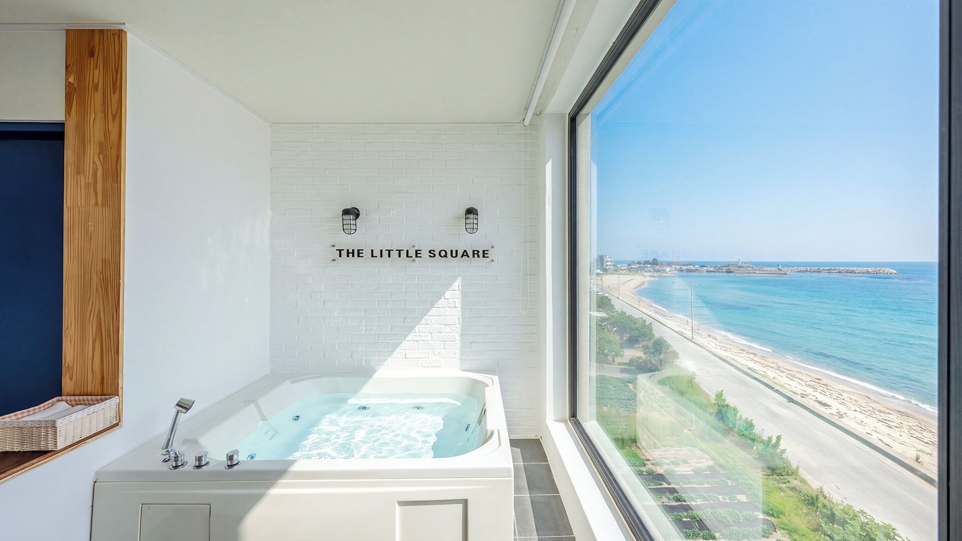 Basic Room, 1 Bedroom (Room401 Cool gray(spa/oceanview)) | 1 bedroom, free WiFi