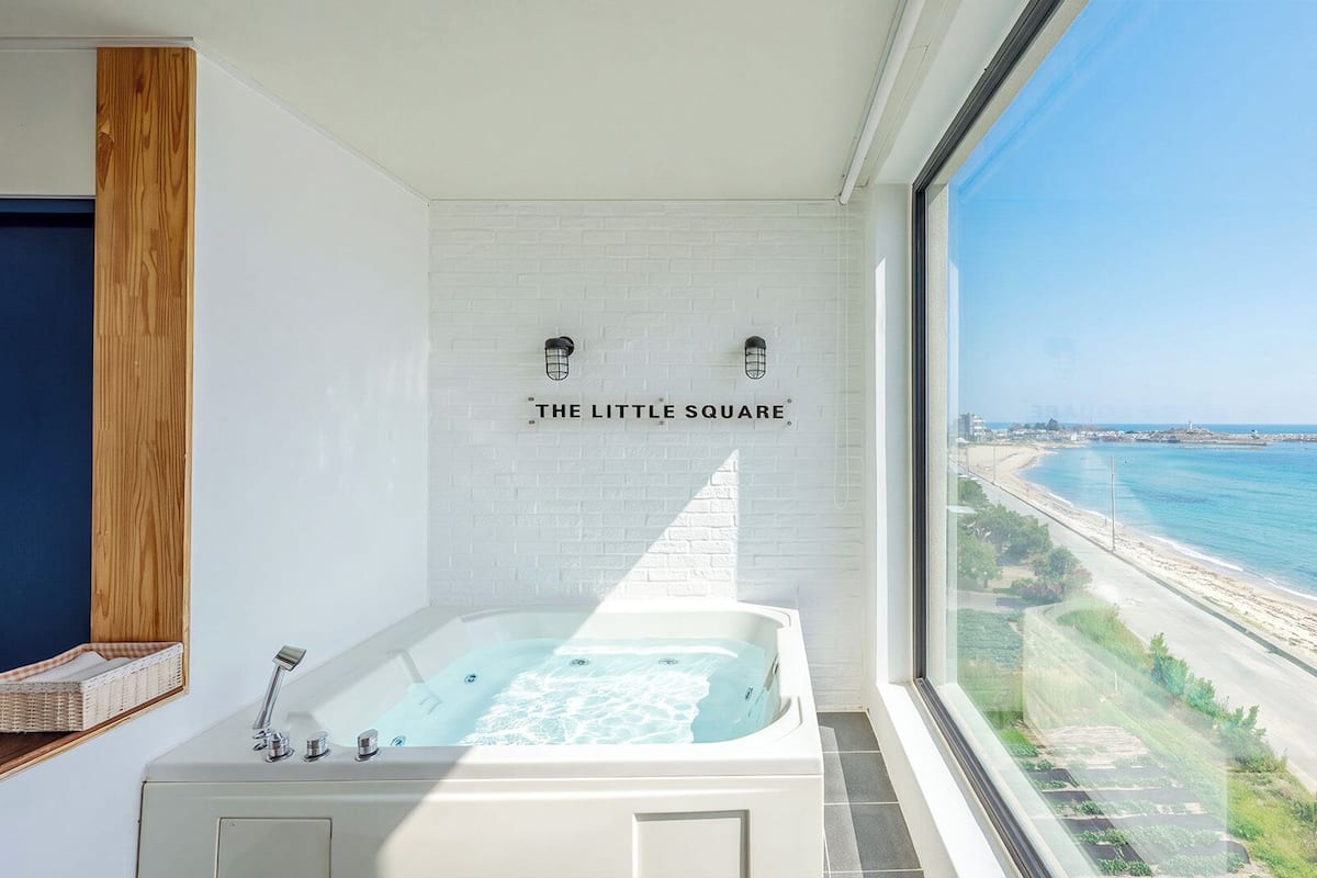 Basic Room, 1 Bedroom (Room401 Cool gray(spa/oceanview)) | 1 bedroom, free WiFi
