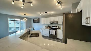 Tủ lạnh, lò vi sóng, lò nướng, bếp nấu