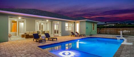 Lämmitetty uima-allas