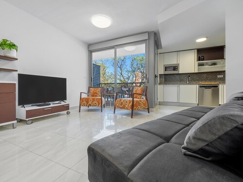 Apartment with pool and parking 350m beach