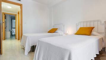 2 slaapkamers, een strijkplank/strijkijzer, wifi, beddengoed