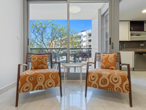 Apartment with pool and parking 350m beach