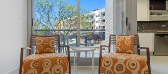 Apartment with pool and parking 350m beach