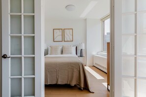 2 bedrooms, iron/ironing board, WiFi, bed sheets