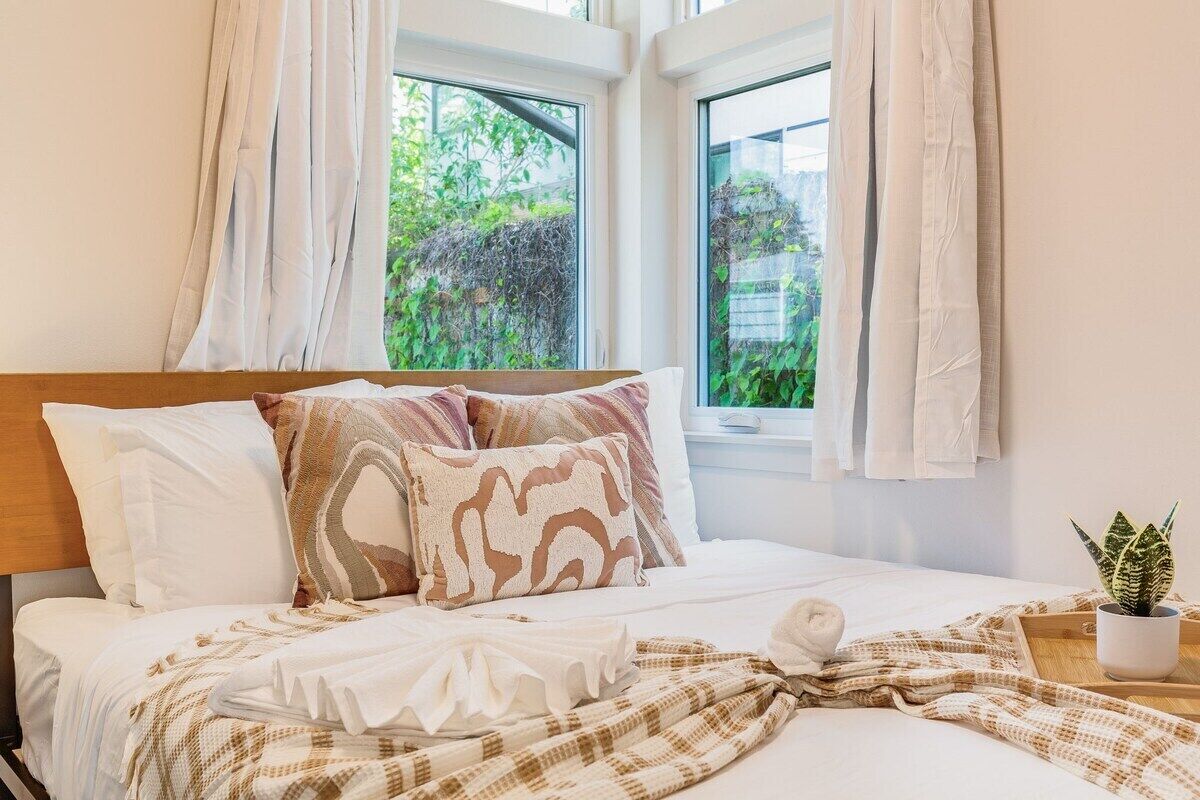 3 bedrooms, desk, iron/ironing board, free WiFi