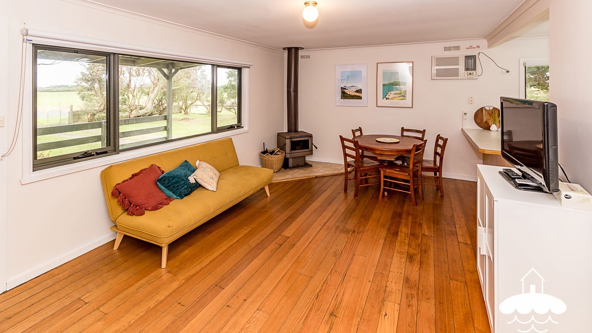 TV, fireplace, DVD player, books