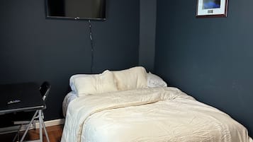 Standard Double Room | Seterika/papan seterika, Wi-fi percuma, cadar katil