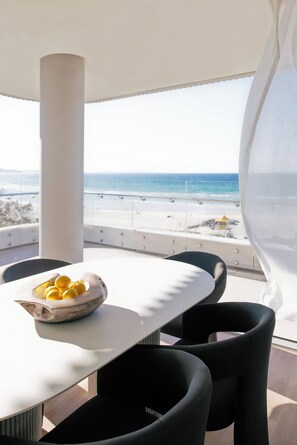 Suite, 3 habitaciones, vistas al mar | Wifi gratis