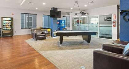 Private Apartment Convenient To All with Gym